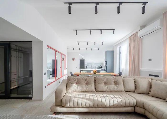 Niabi 3Bdr Mansard With City View