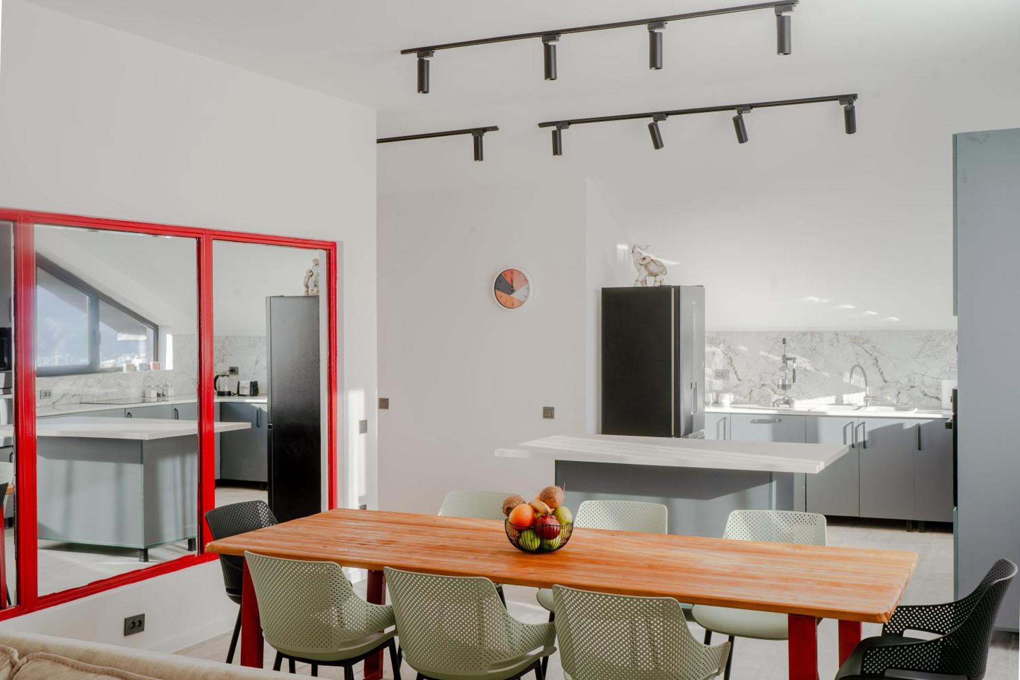 Niabi 3bdr Mansard With View Тбилиси