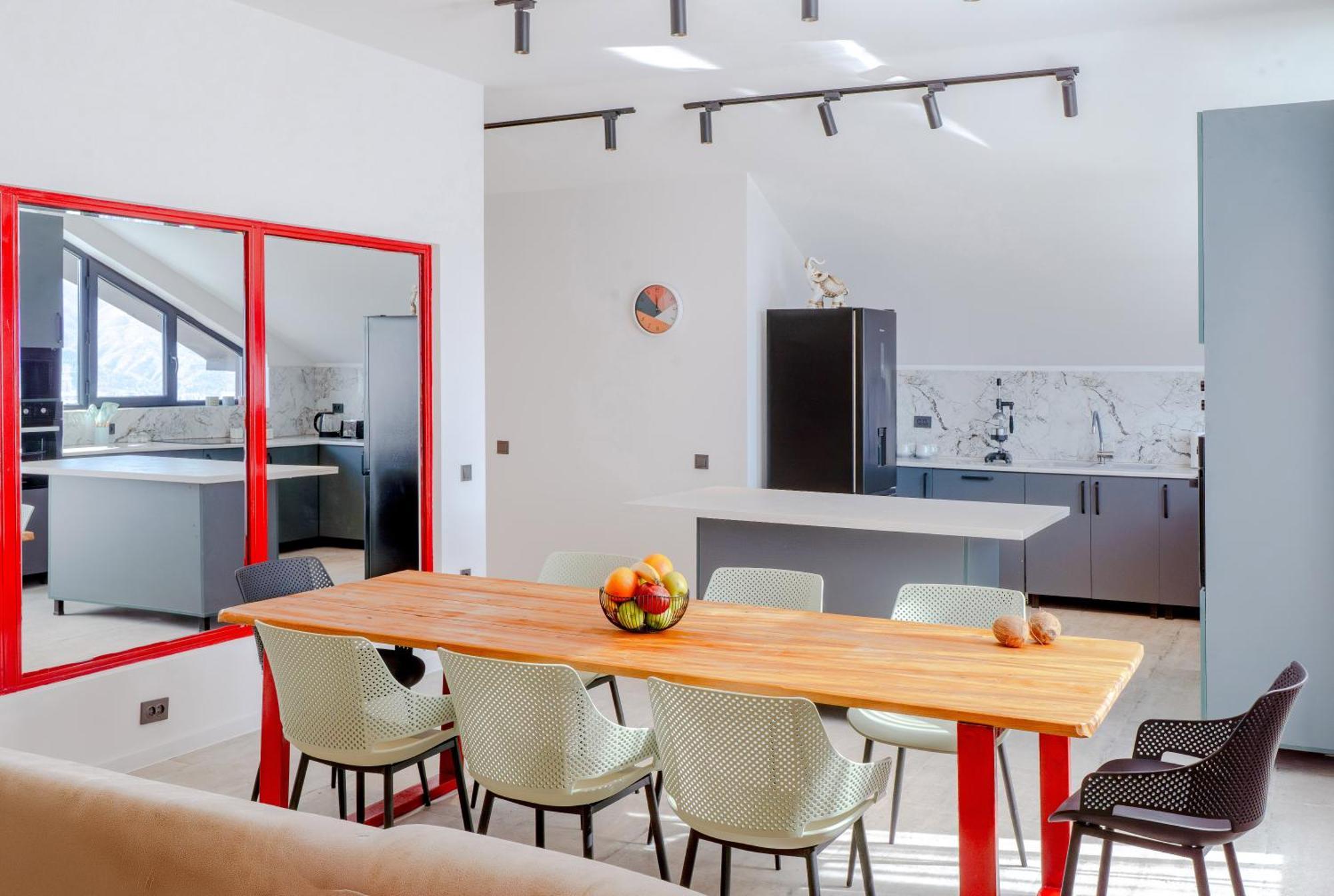 Niabi 3bdr Mansard With View *