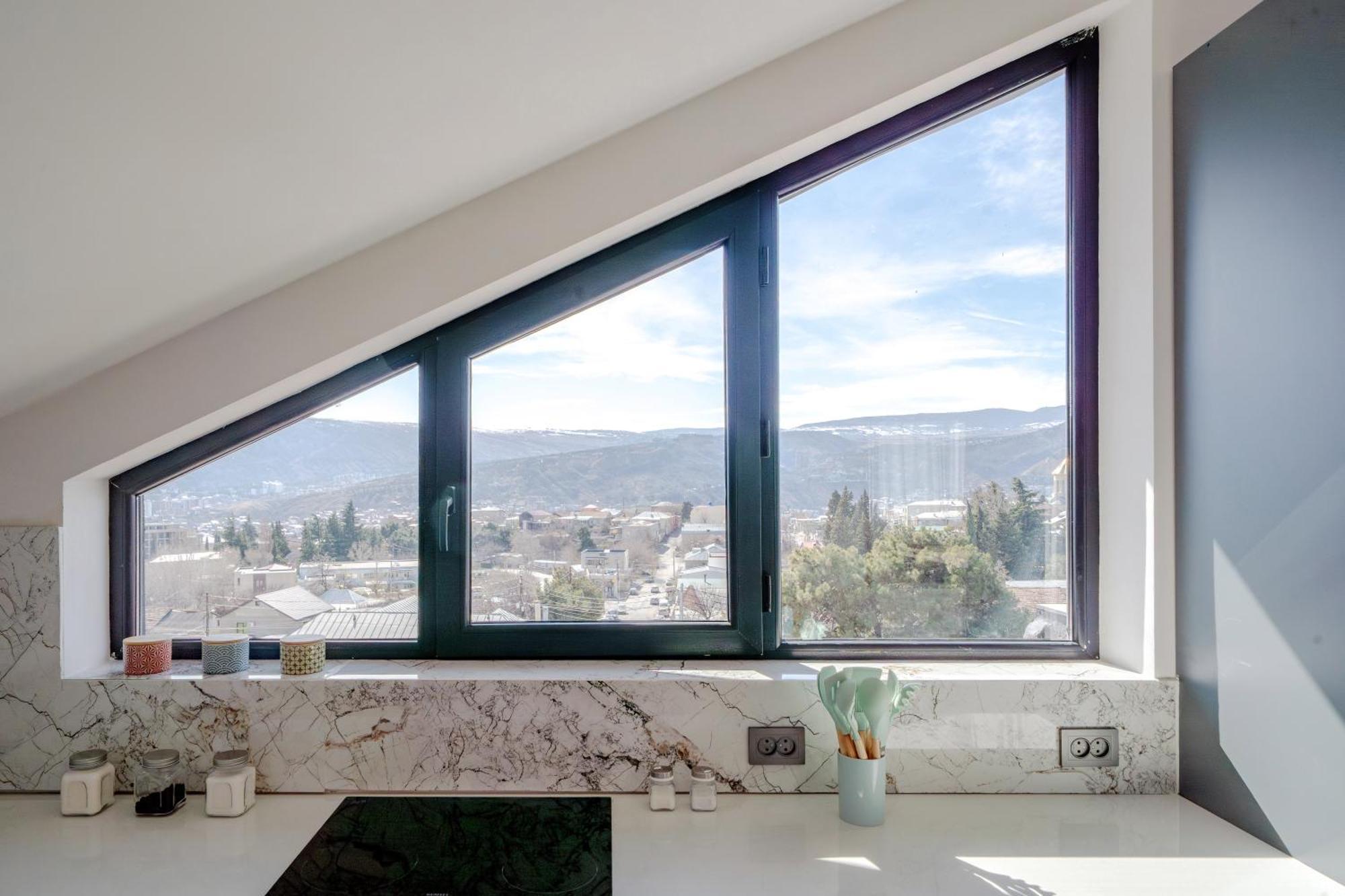 Niabi 3bdr Mansard With View