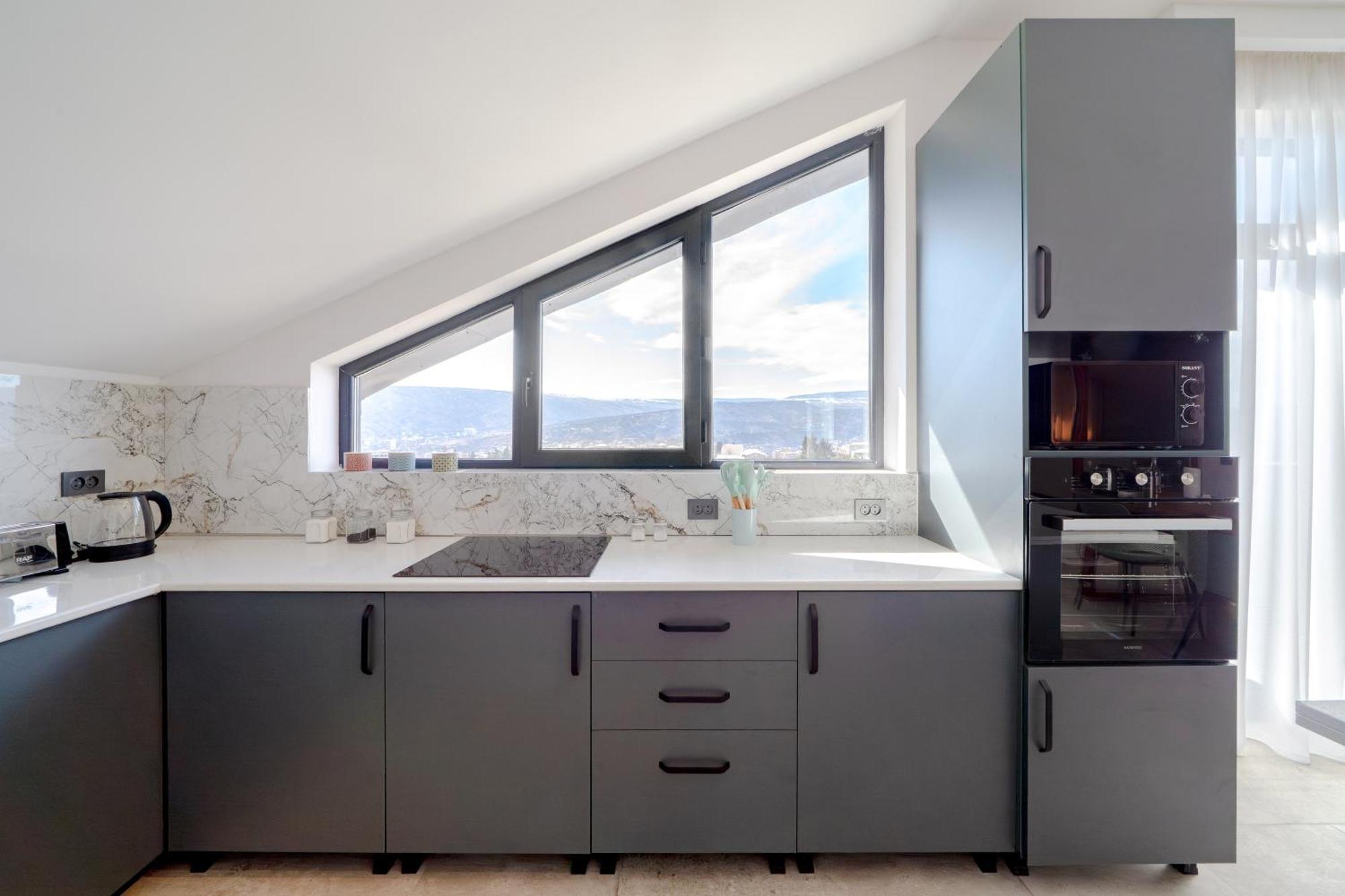 Niabi 3bdr Mansard With View