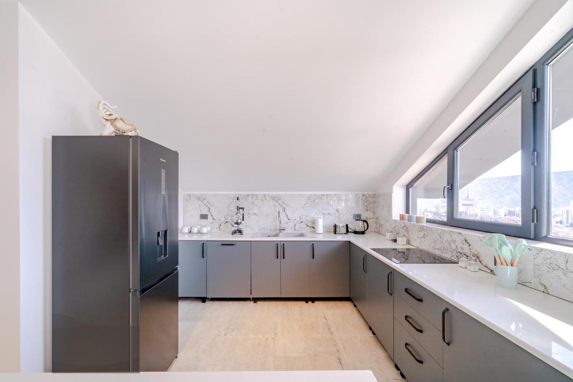 Niabi 3bdr Mansard With View Апартаменты